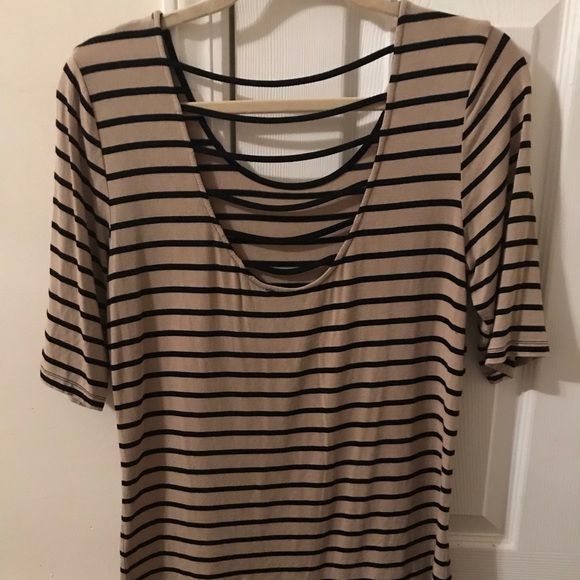 Striped shirt with cutout back - Picture 3 of 3
